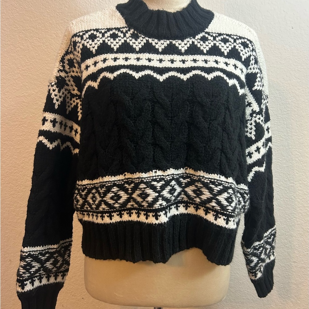 Francesca's Collections Monochrome‎ Crop Patterned Sweater Size Small